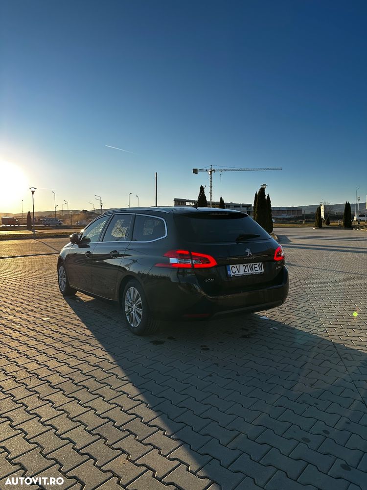 Peugeot 308 1.2 L PureTech Turbo Allure - 5