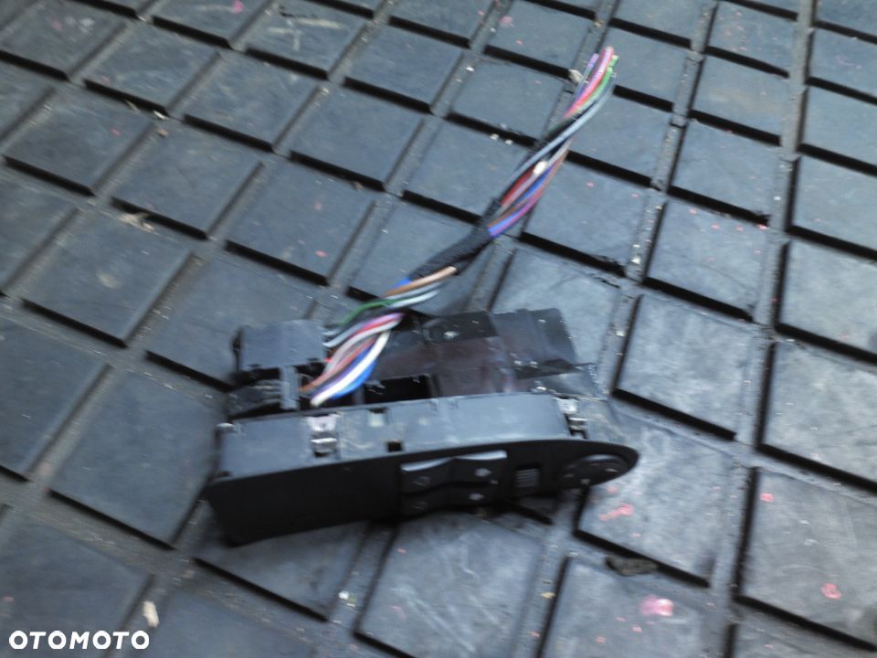 BMW E39 PRZEŁĄCZNIK PANEL SZYB PRZÓD LEWY KIEROWCY 8368967 EUROPA + WTYCZKA INSTALACJA - 2