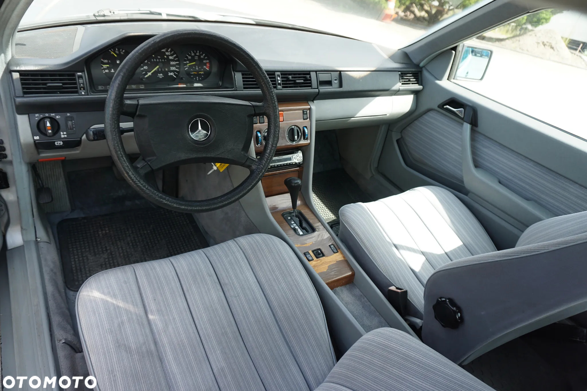 Mercedes-Benz W124 (1984-1993) - 11