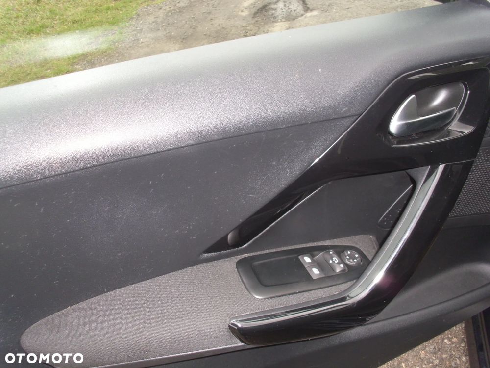Peugeot 208 - 23