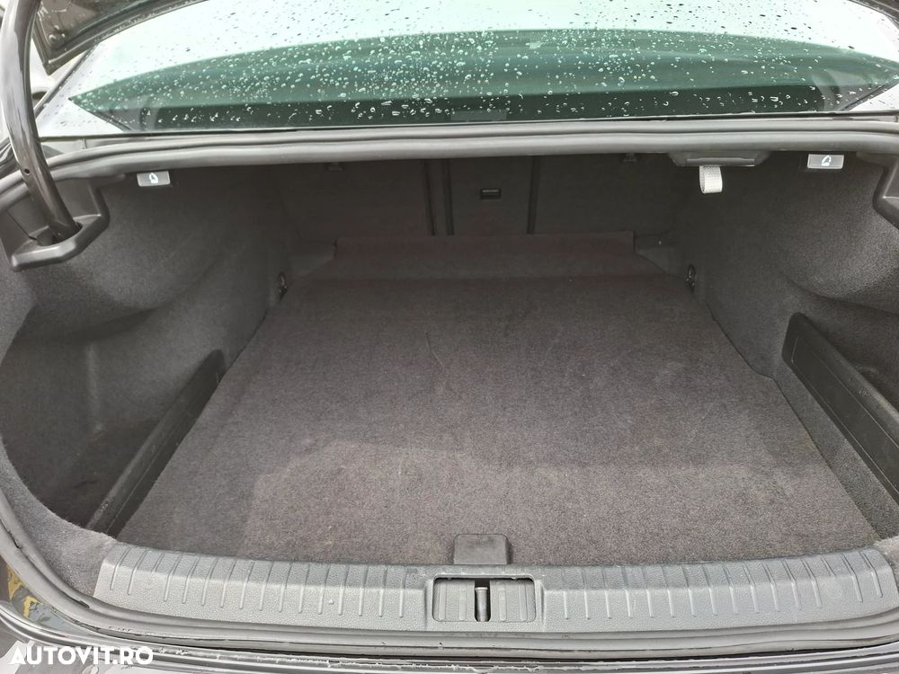 Volkswagen Passat 1.6 TDI DSG Comfortline - 15