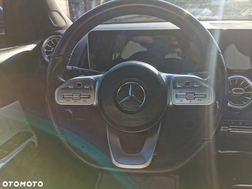 Mercedes-Benz GLB 250 8G-DCT AMG Line - 10