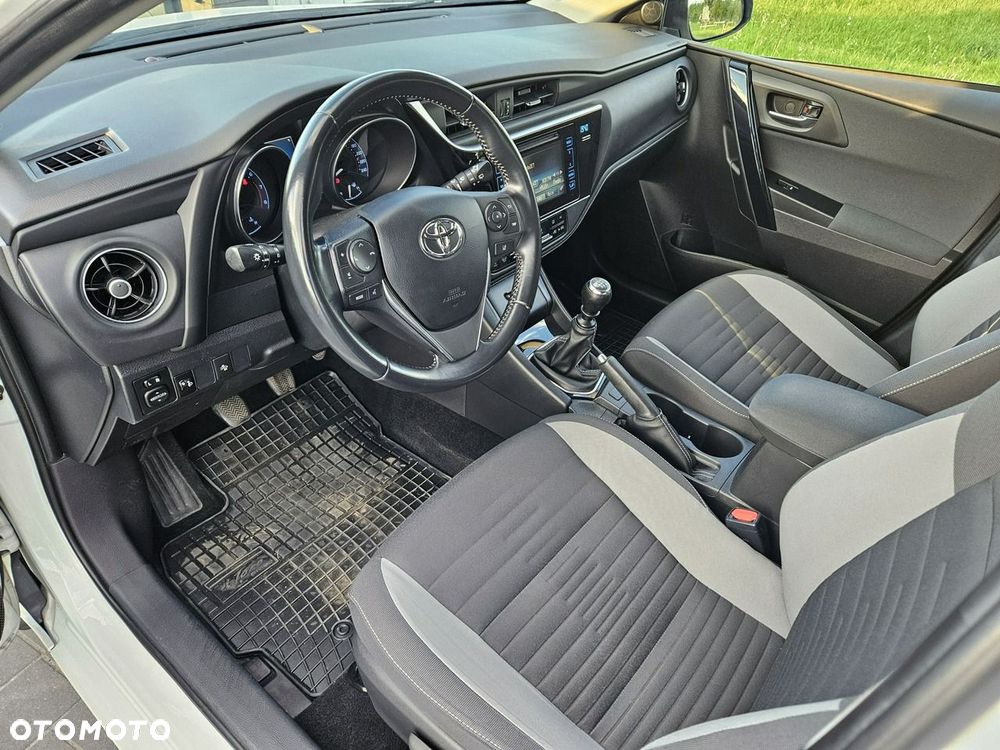 Toyota Auris - 10