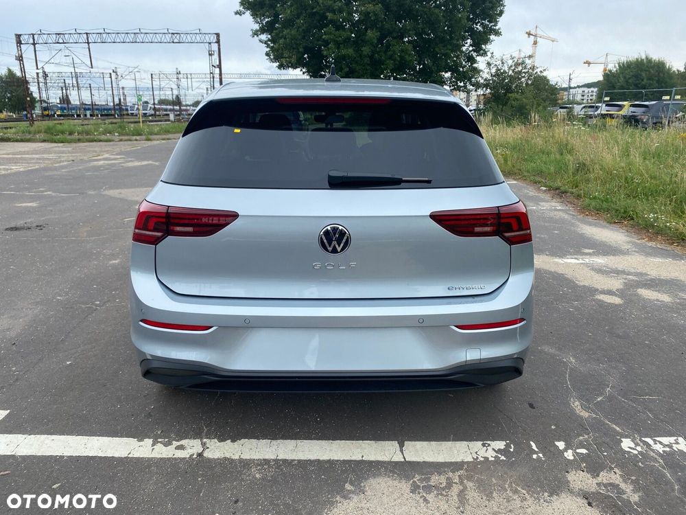 Volkswagen Golf - 6