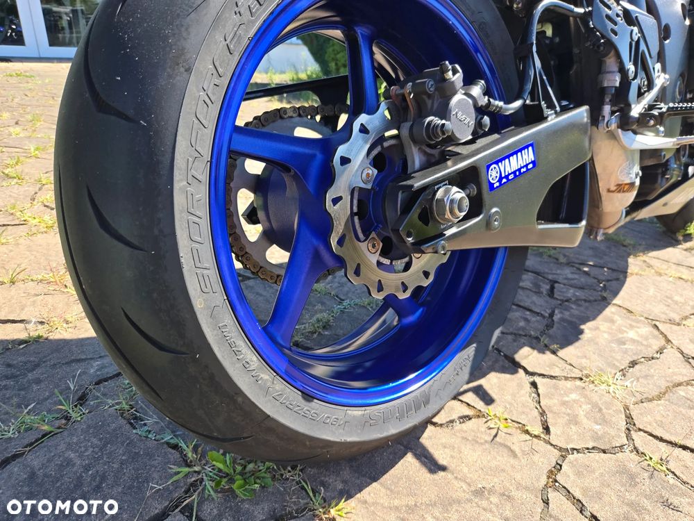 Yamaha YZF - 19