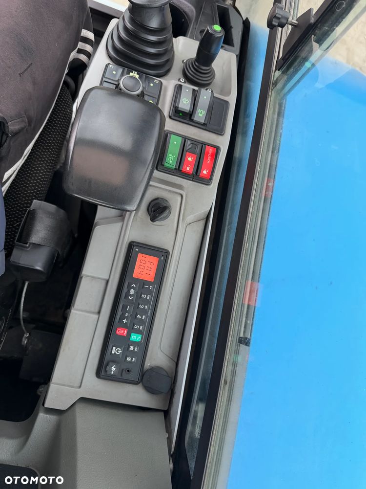 Wacker Neuson EZ50 Koparka Gąsienicowa 5,5 Tony. 2022 rok. 1400 mtg. Jak Nówka z salonu! ani deka luzów czy wycieków! Pochodzi z Gospodarstwa Norweskiego! Aktualne serwisy DEKRA BMWT. 2 łyżki. Silnik PERKINS 4 cyl. 52km. Maszyna Full wypasiona! Bogata wersja Norweska! Klima. Radio Usb. Szybkozłącze Hydrauliczne. OKAZJA. Pełny Oryginał historia do sprawdzenia w Wacker autoryzowany! - 36