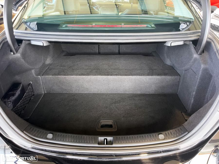 Mercedes-Benz E 300 de Avantgarde - 38