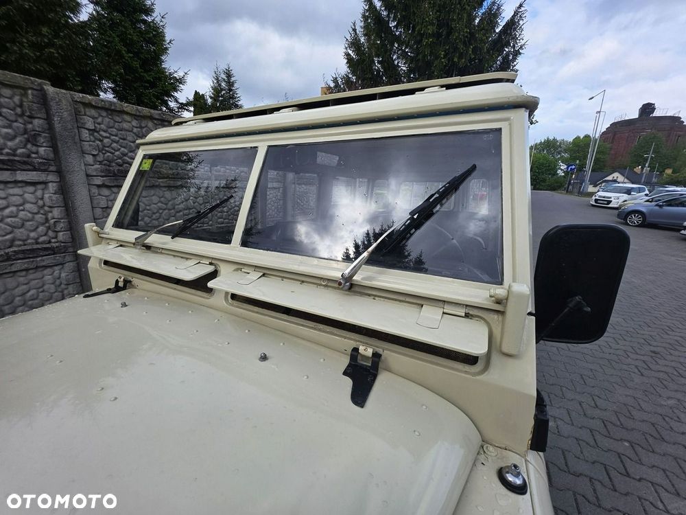Land Rover Defender - 10