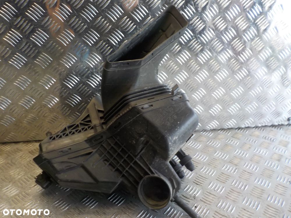 AUDI A4 B8 1.8 TFSI OBUDOWA FILTRA POWIETRZA - 2