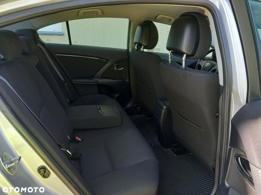 Toyota Avensis 1.8 Premium - 18