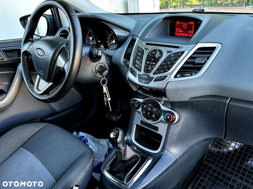 Ford Fiesta 1.6 TDCi DPF Gold X - 27