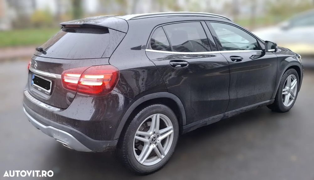 Mercedes-Benz GLA - 12