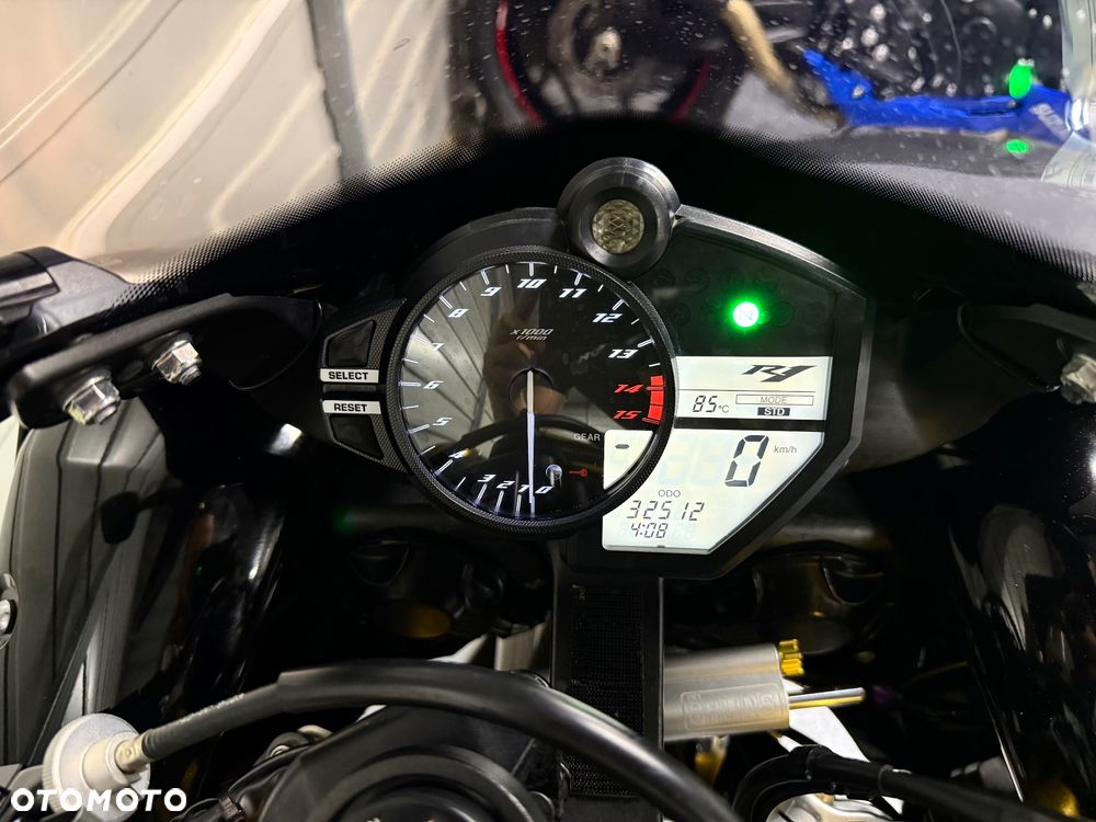 Yamaha R1 - 17