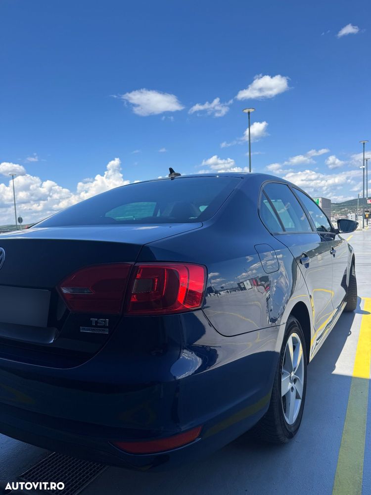 Volkswagen Jetta 1.2 TSI Comfortline - 5