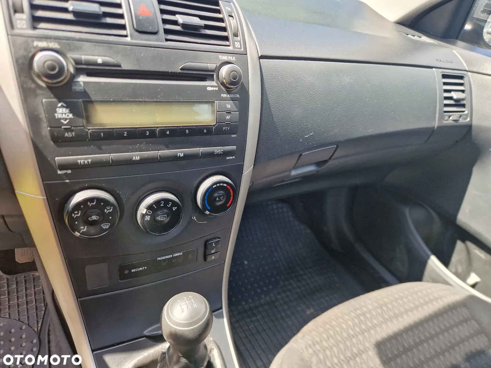 Toyota Corolla 1.6 VVT-i Sol - 17