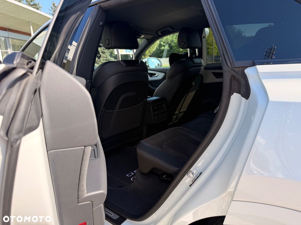 Audi Q8 55 TFSI mHEV Quattro Tiptronic - 16