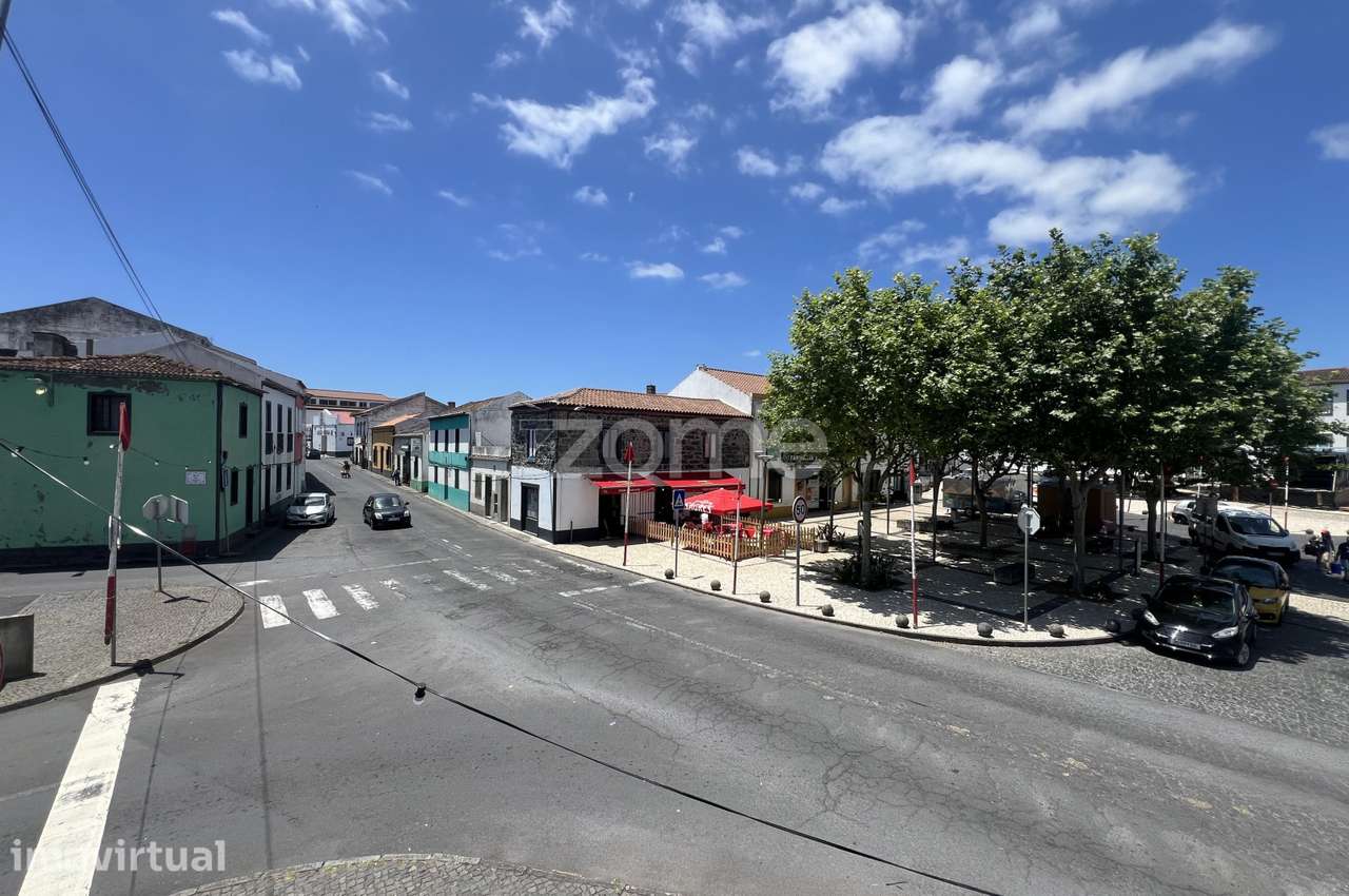 Moradia e espaço comercial em Rosto do Cão (São Roque), Ponta Delga... - Grande imagem: 5/28