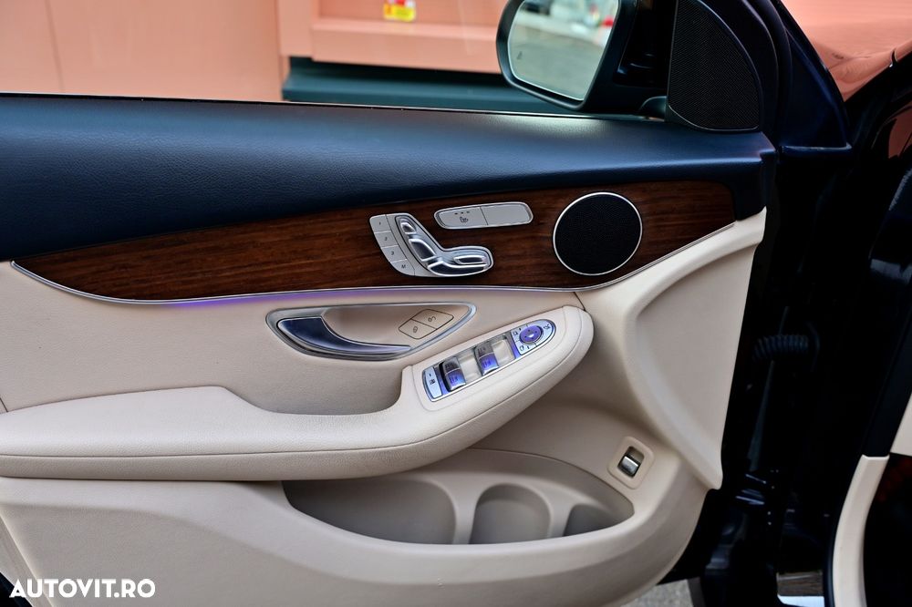 Mercedes-Benz GLC Coupe 300 4MATIC MHEV - 12