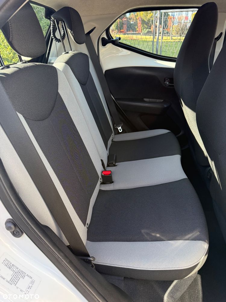 Toyota Aygo x-clusiv - 10