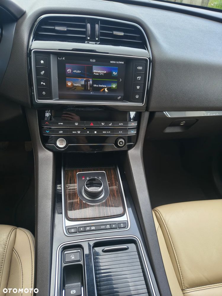 Jaguar F-Pace 2.0 i4D AWD Prestige - 18
