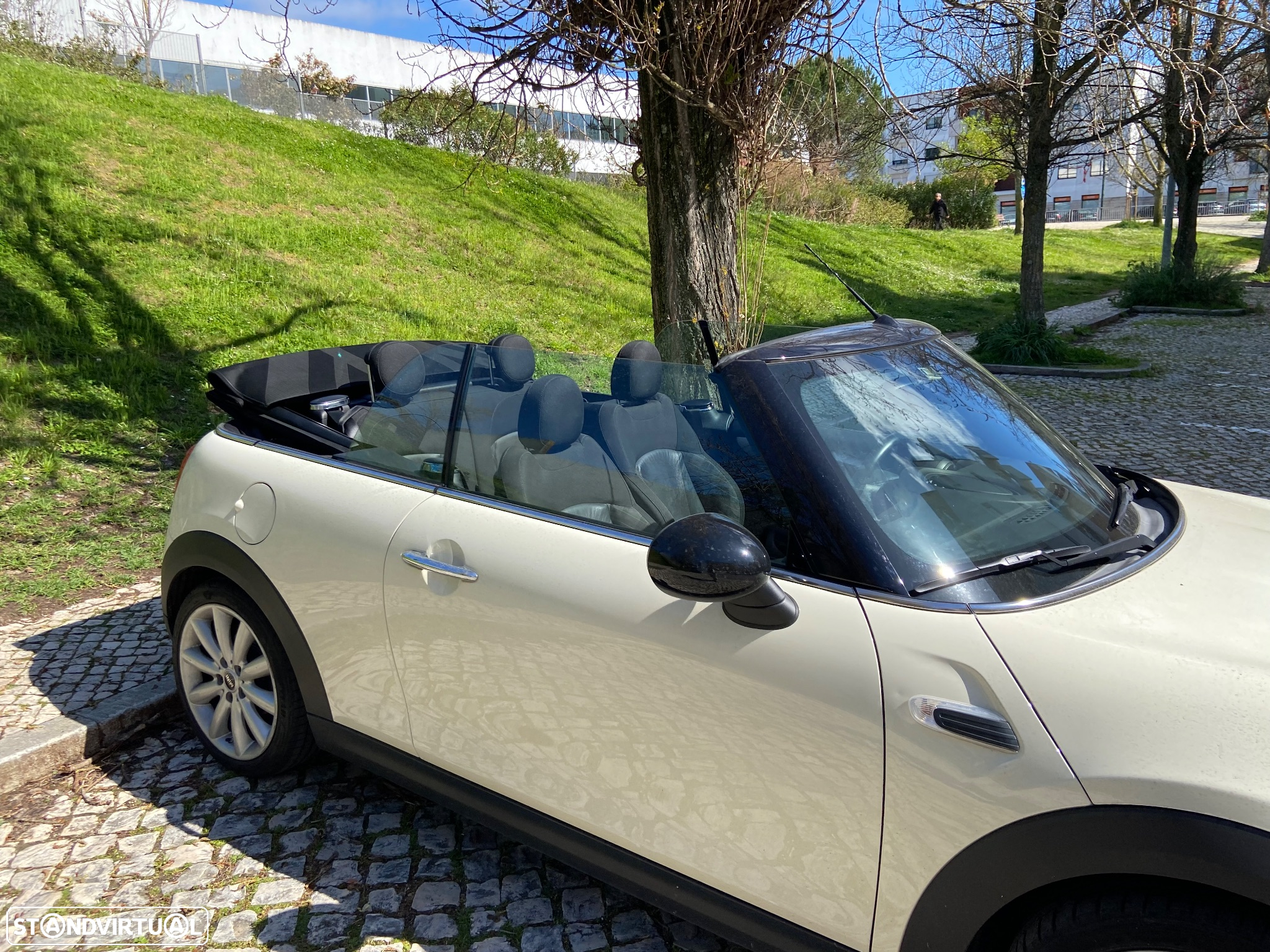 MINI Cabrio Cooper D Auto - 2