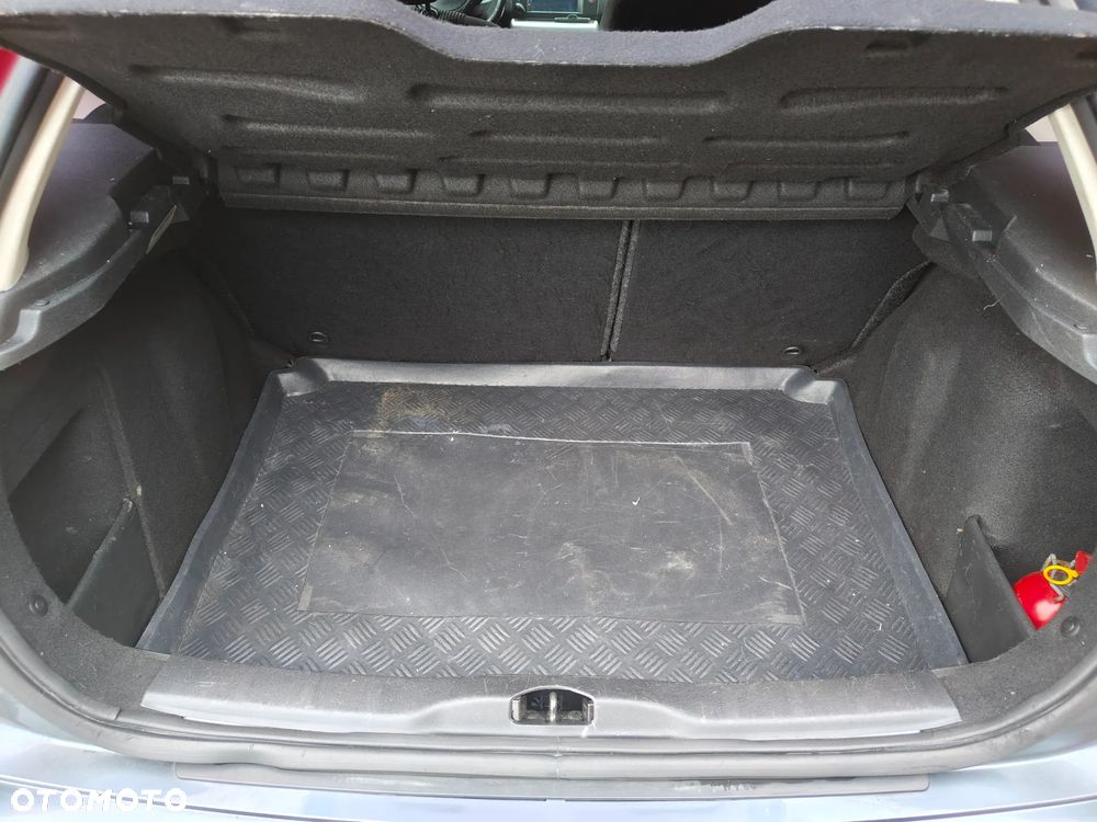 Citroën C4 1.6 16V Confort - 8