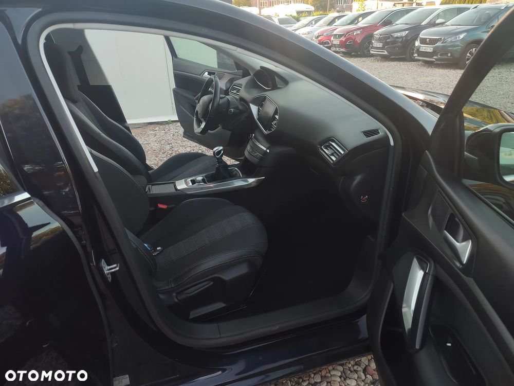 Peugeot 308 PureTech 130 GPF Stop & Start Allure Business-Paket - 27
