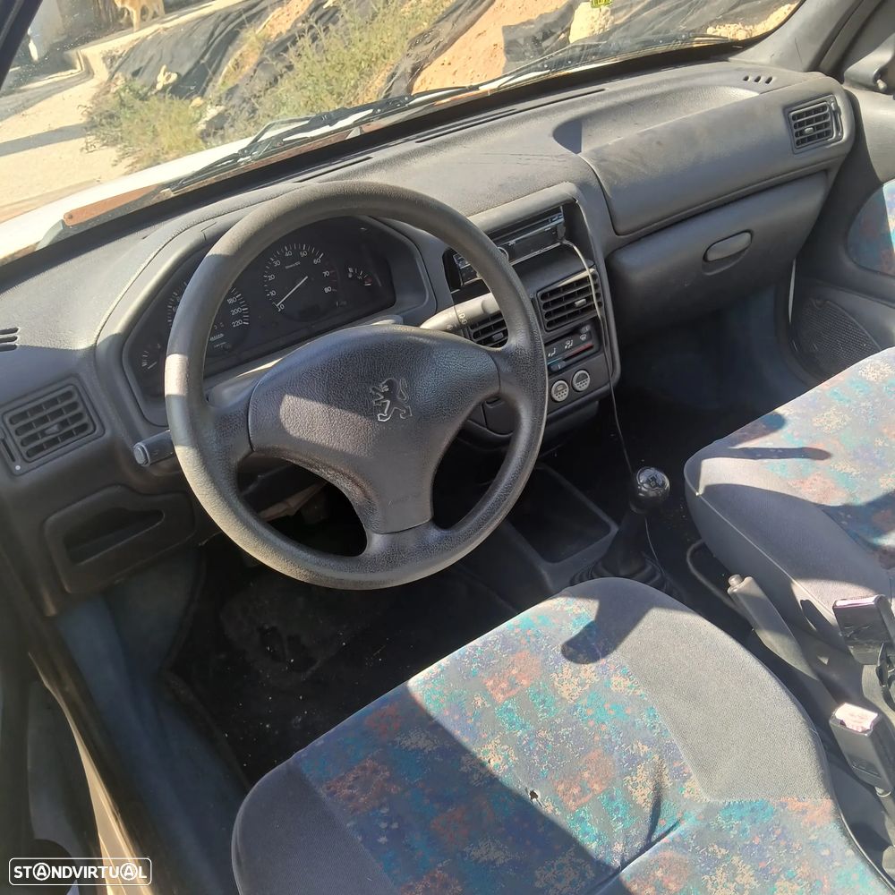 Peugeot 106 1996 photo 4