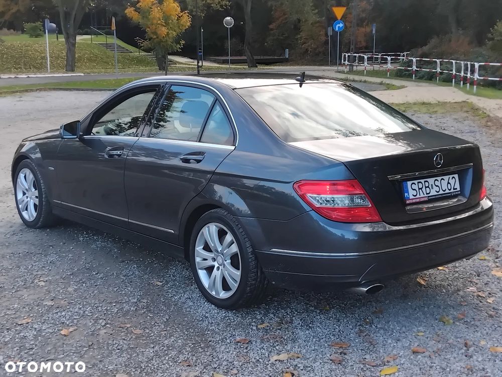 Mercedes-Benz Klasa C 200 CGI BlueEFFICIENCY Avantgarde - 23