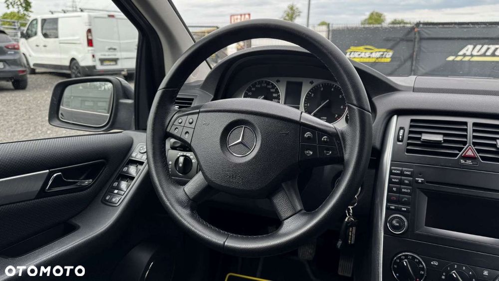 Mercedes-Benz Klasa B - 32