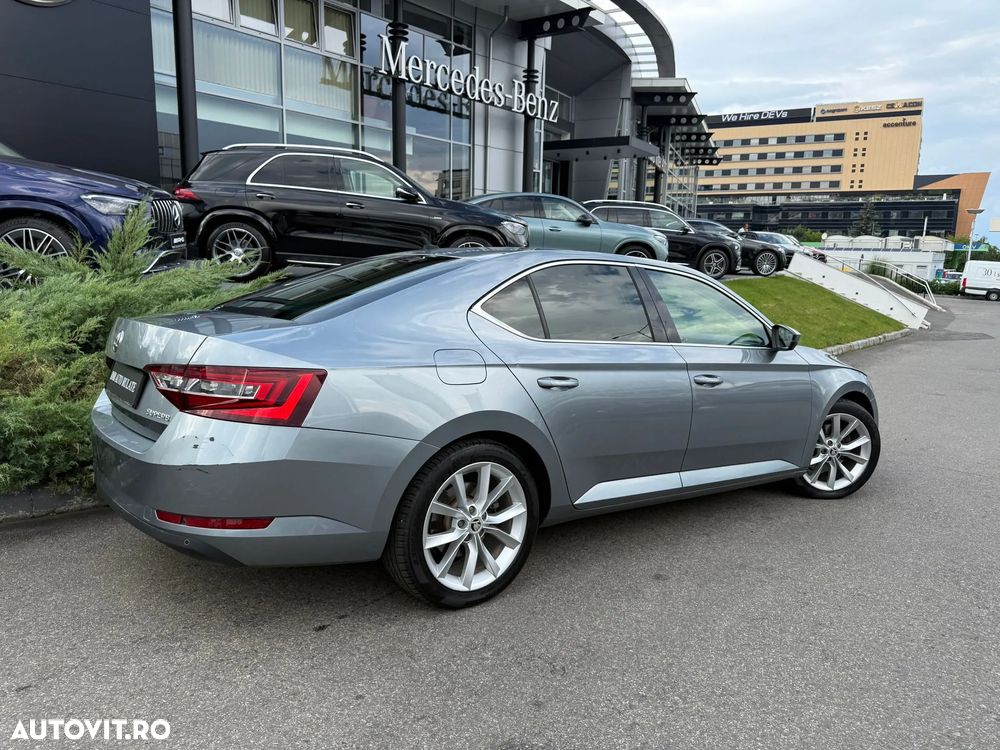 Skoda Superb 2.0 TDI DSG Ambition - 2