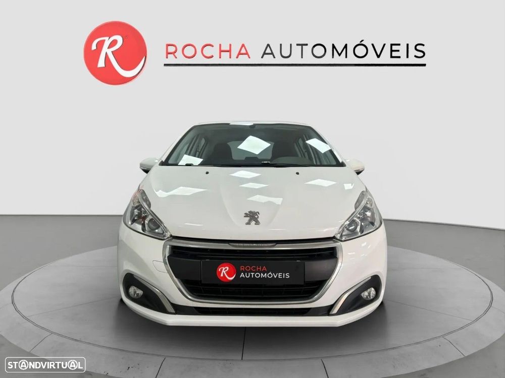 Peugeot 208 — photo 2