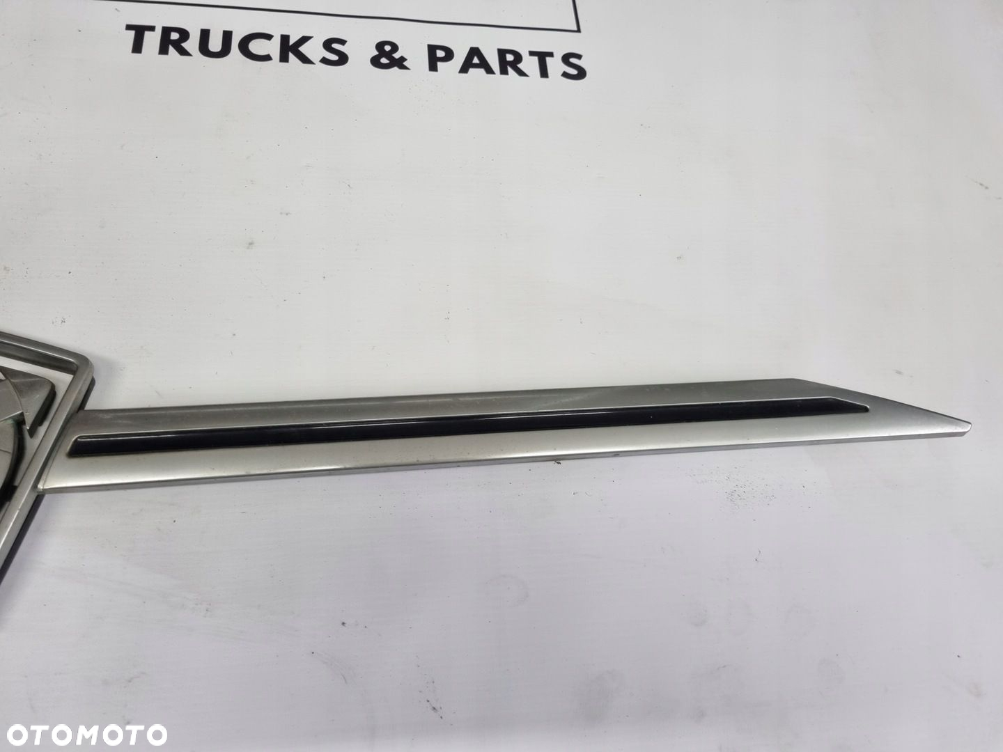 EMBLEMAT ATRAPY MASKI KABINY VOLVO FH 12 13 - 5