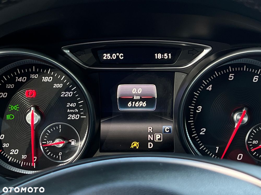 Mercedes-Benz GLA 200 7G-DCT Urban - 5