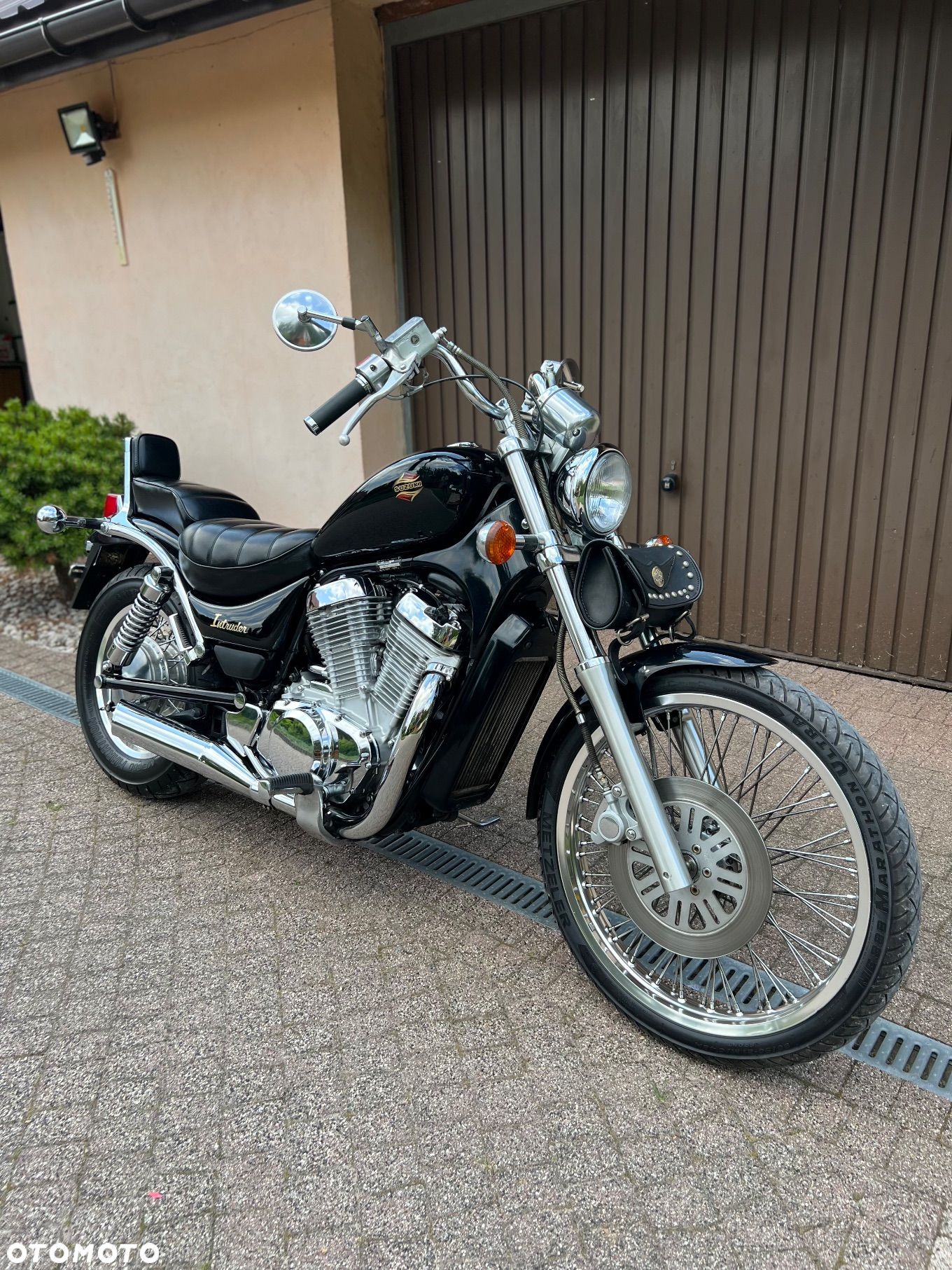 Suzuki Intruder - 1