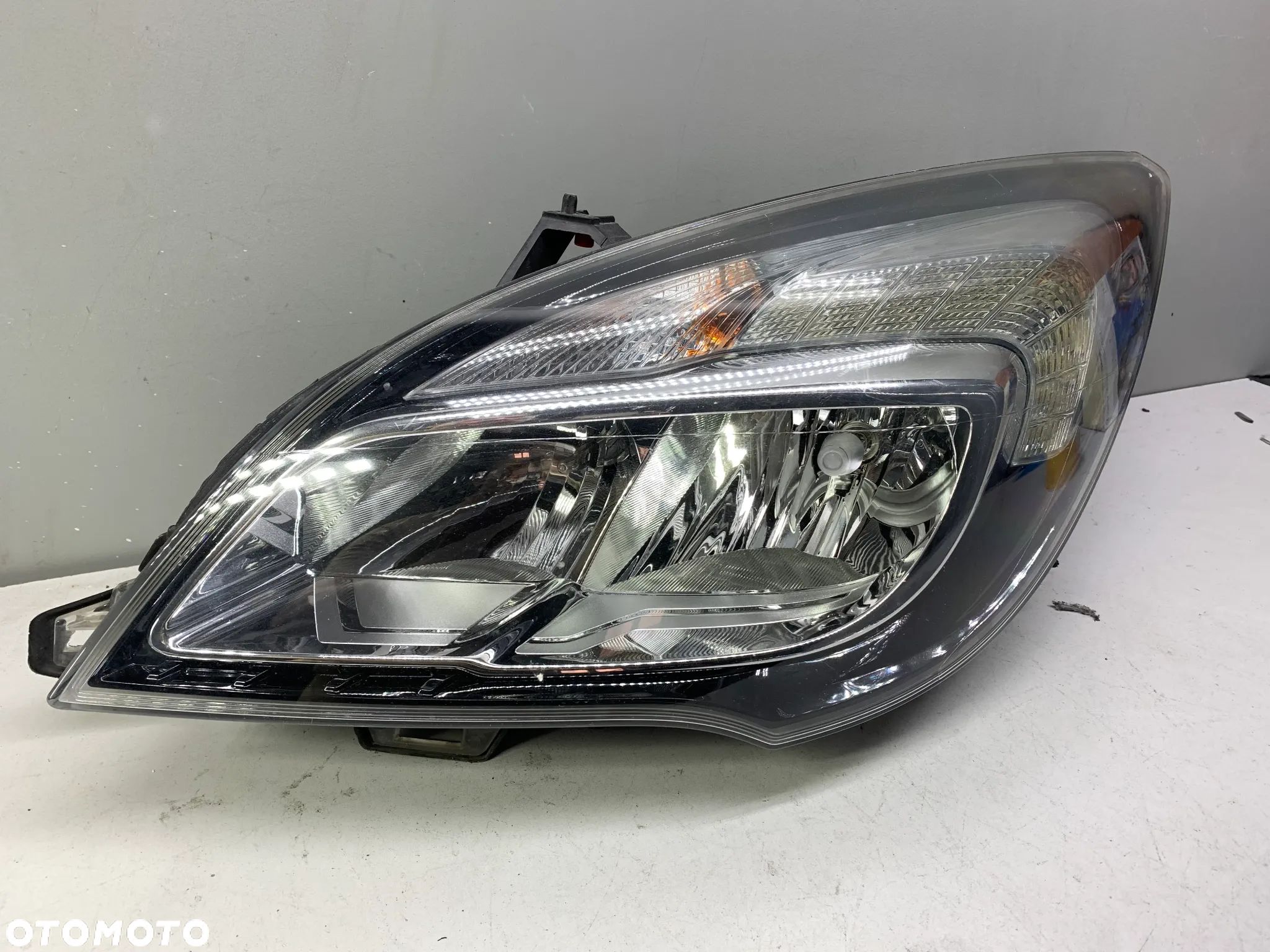 Lampa przednia Opel Meriva B led - 1