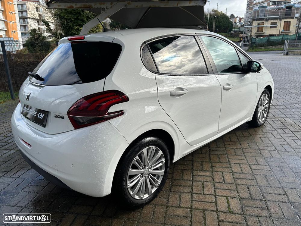 Peugeot 208 1.2 PureTech Signature - 2