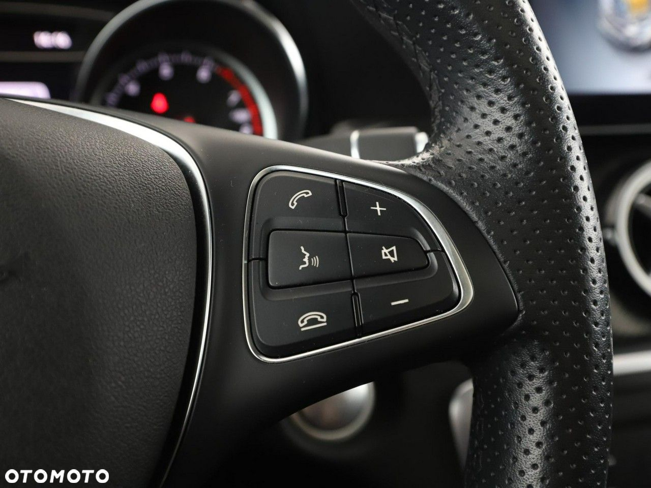 Mercedes-Benz GLA 180 7G-DCT UrbanStyle Edition - 28