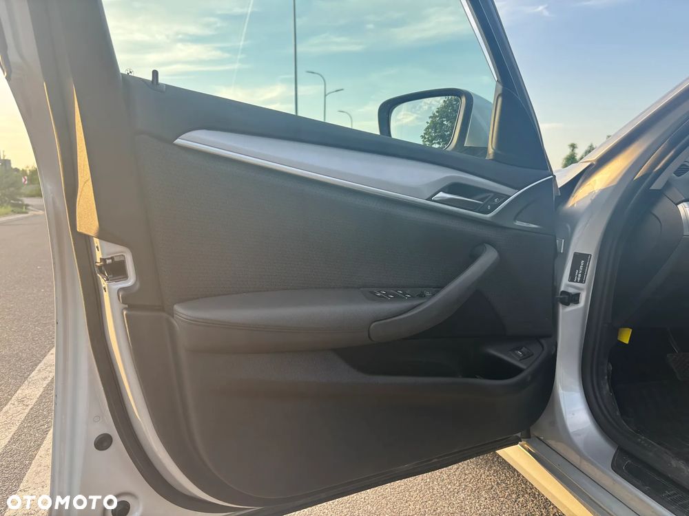 BMW Seria 5 530d xDrive - 32