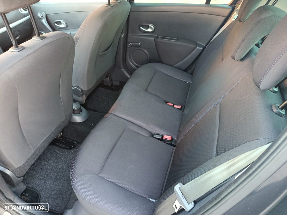 Renault Clio 1.2 16V Dynamique S - 6