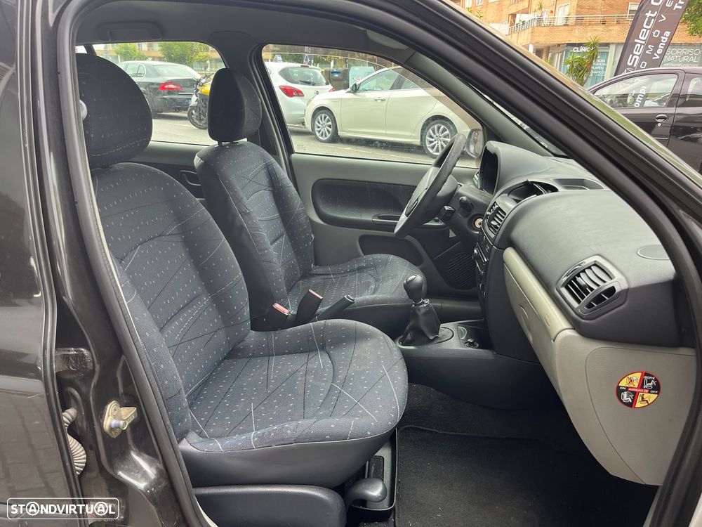 Renault Clio 1.2 16V Expression - 8