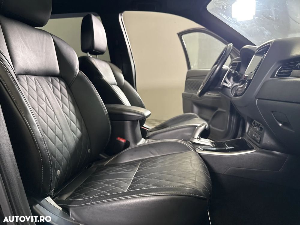 Mitsubishi Outlander - 12