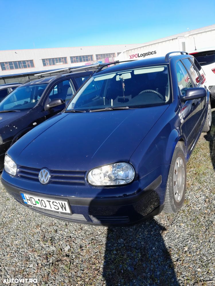 Volkswagen Golf - 1