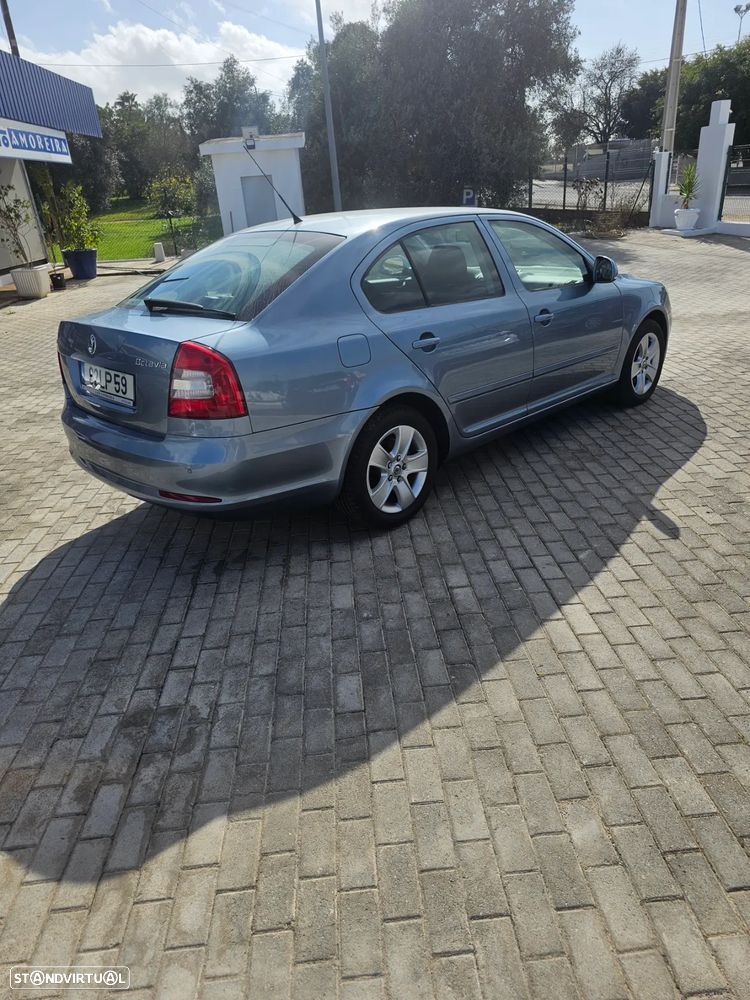 Skoda Octavia 2.0 TDI Elegance DSG - 6
