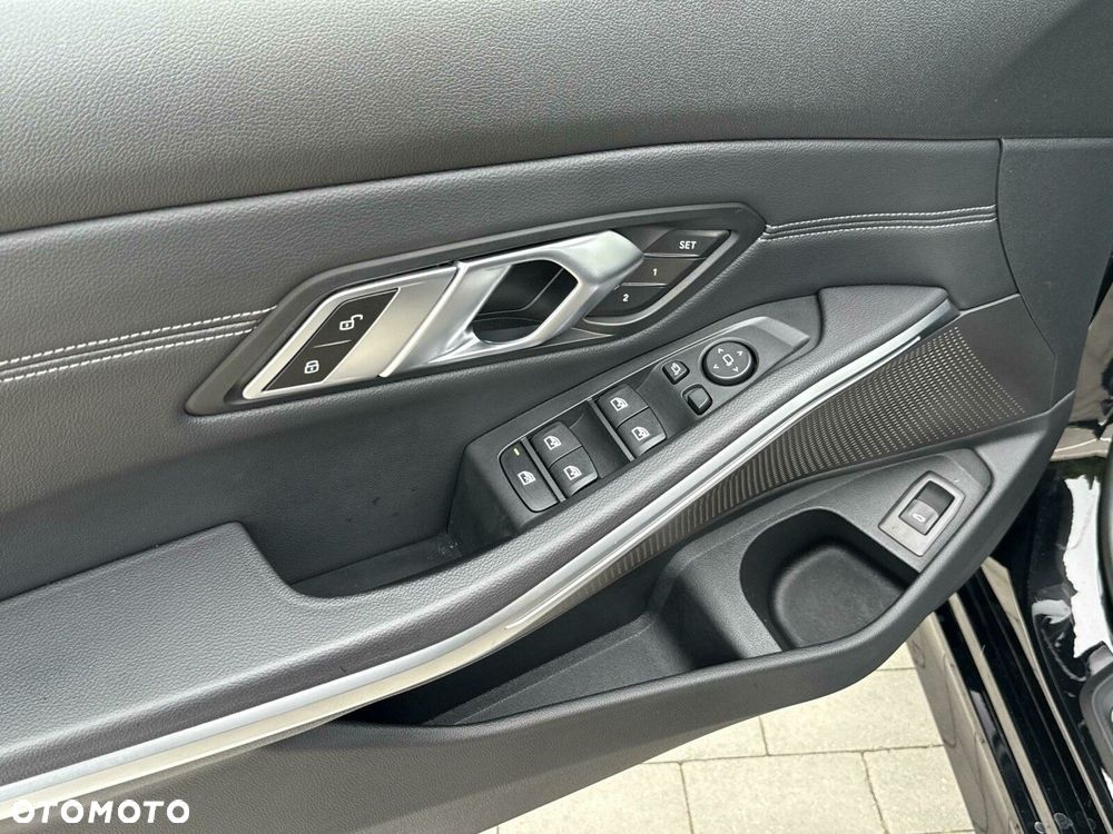 BMW Seria 3 320d Sport Line - 15