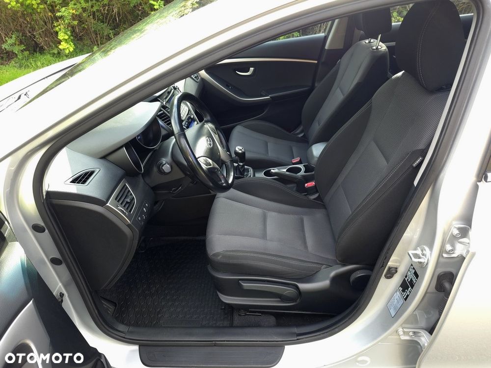 Hyundai i30 blue 1.6 CRDi Style - 9