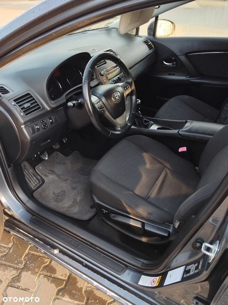 Toyota Avensis 1.8 Sol - 18