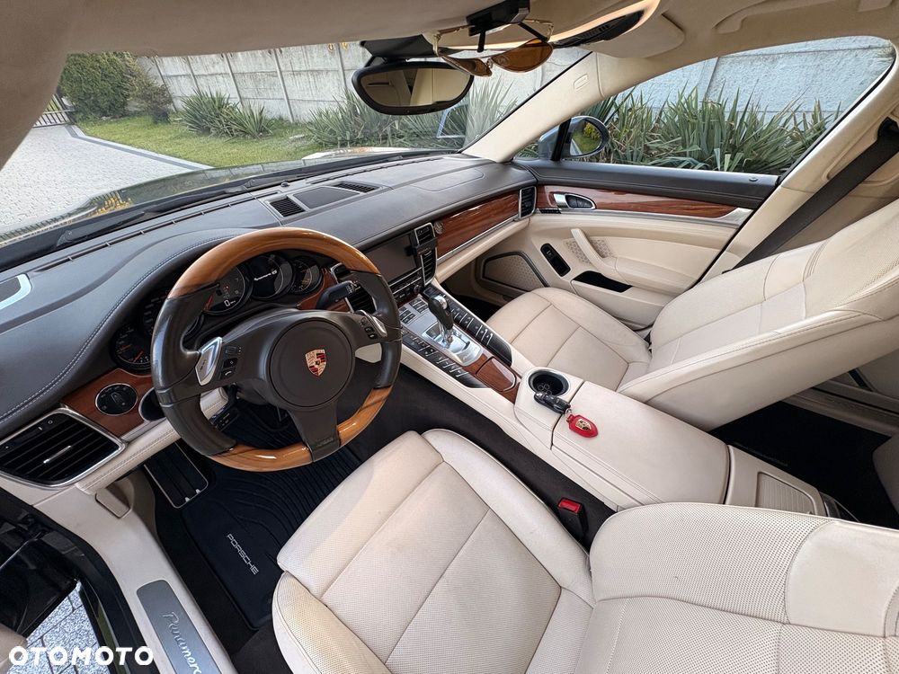 Porsche Panamera 4S Executive - 22