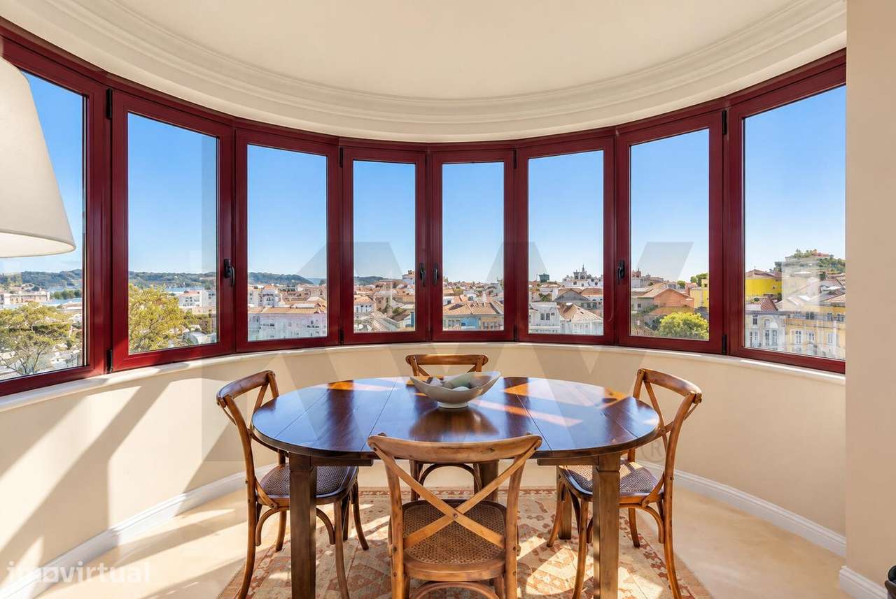 T4 com Terraços em Algés
