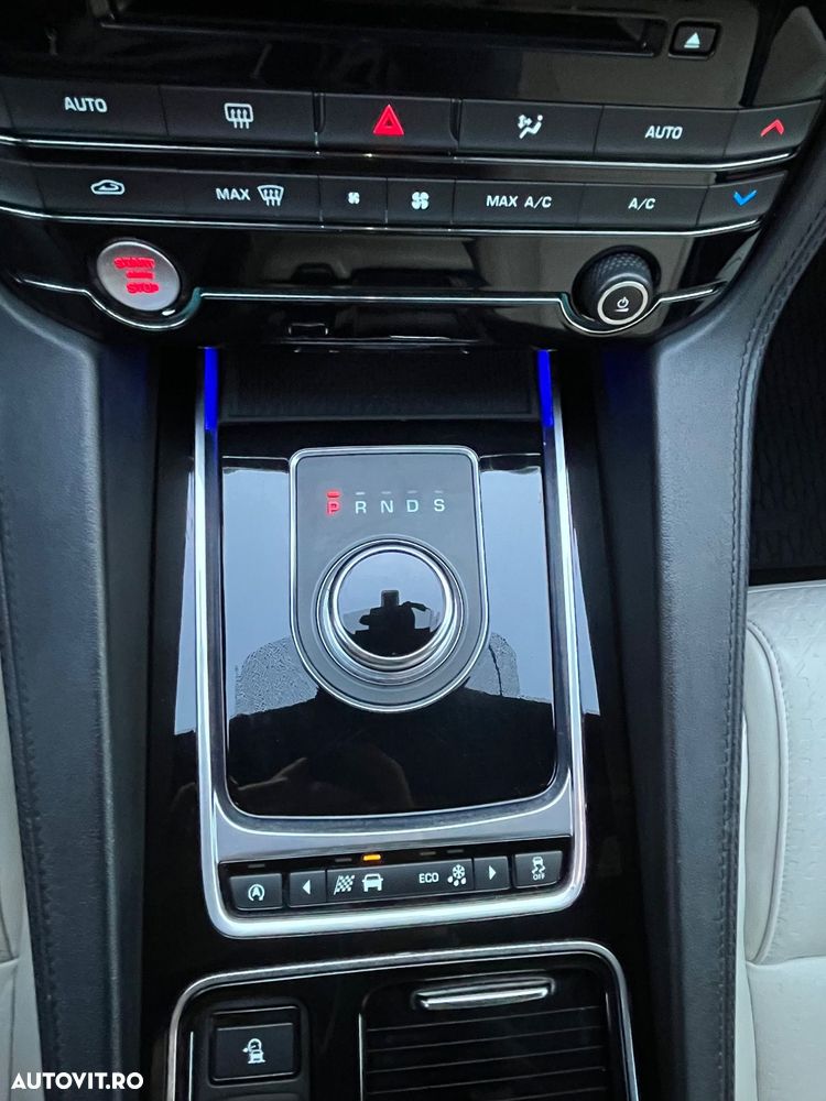 Jaguar F-Pace 30d AWD R-Sport - 26